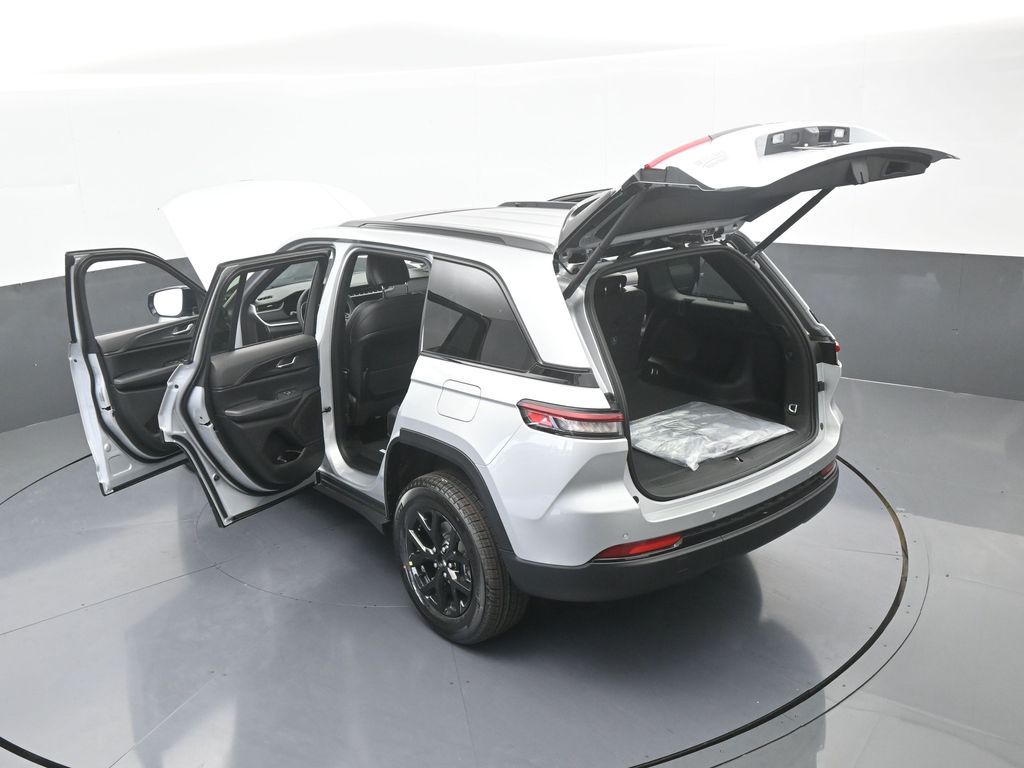 New 2025 Silver Zynith Jeep Altitude X image 60