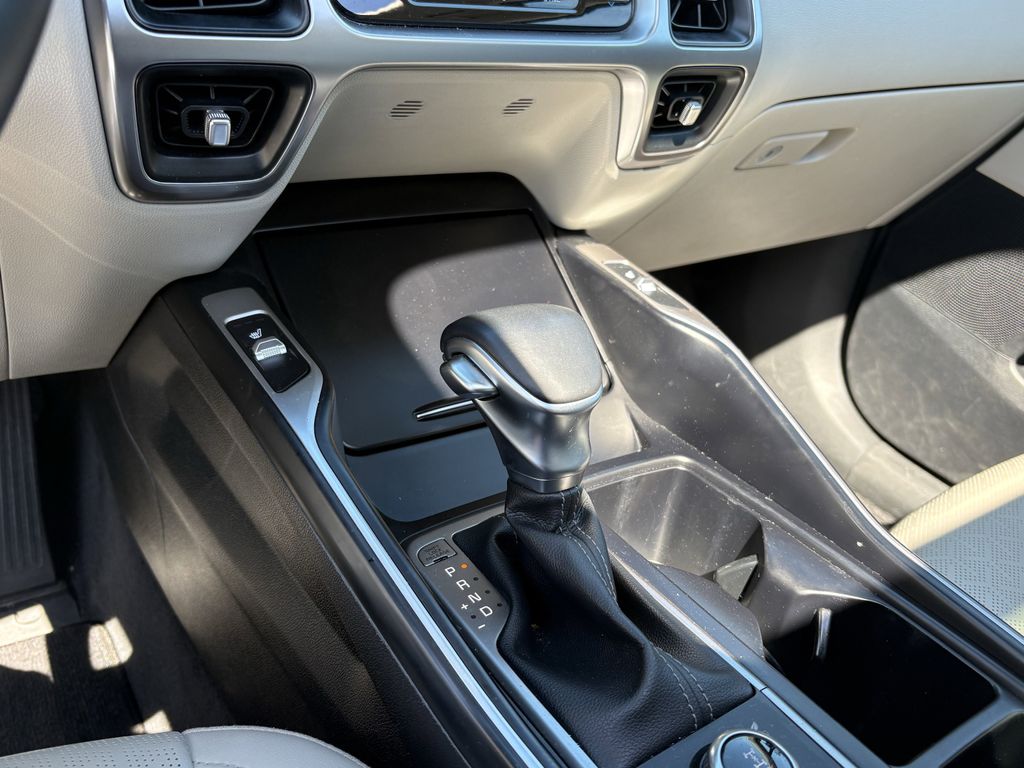 Used 2022 Wolf Gray Kia X-Line EX image 19