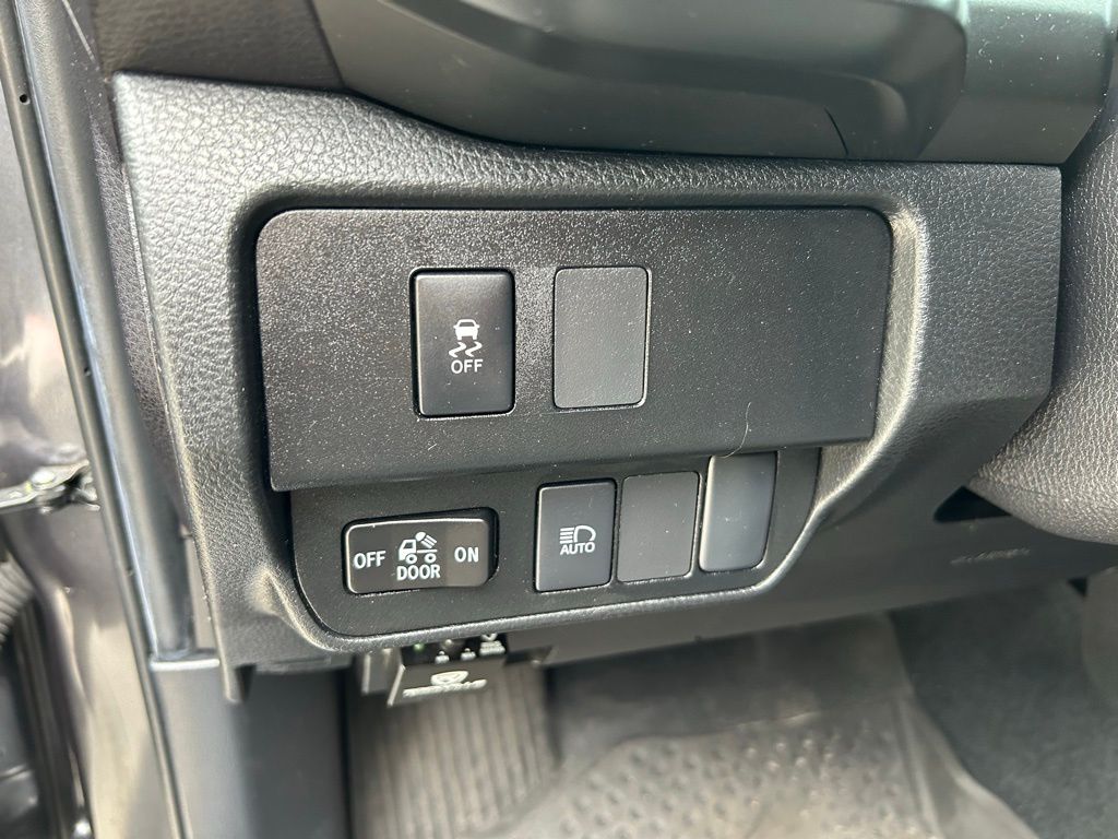 Thumbnail: 2022 Toyota Tacoma - 18