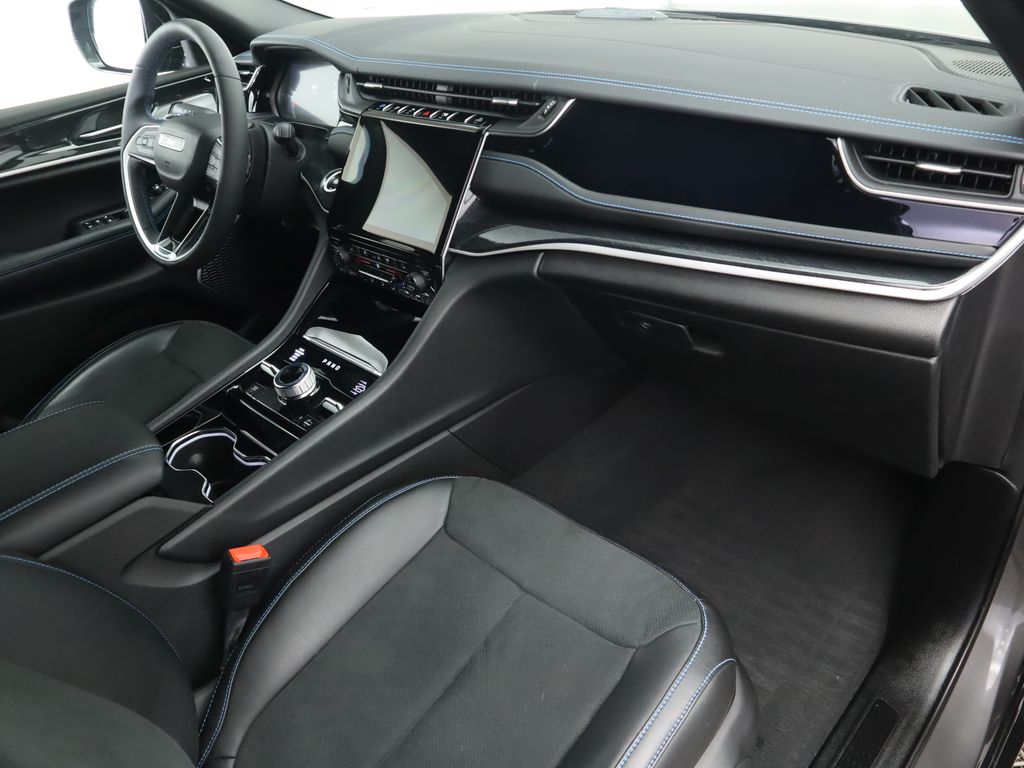 Thumbnail: 2022 Jeep Grand Cherokee - 18