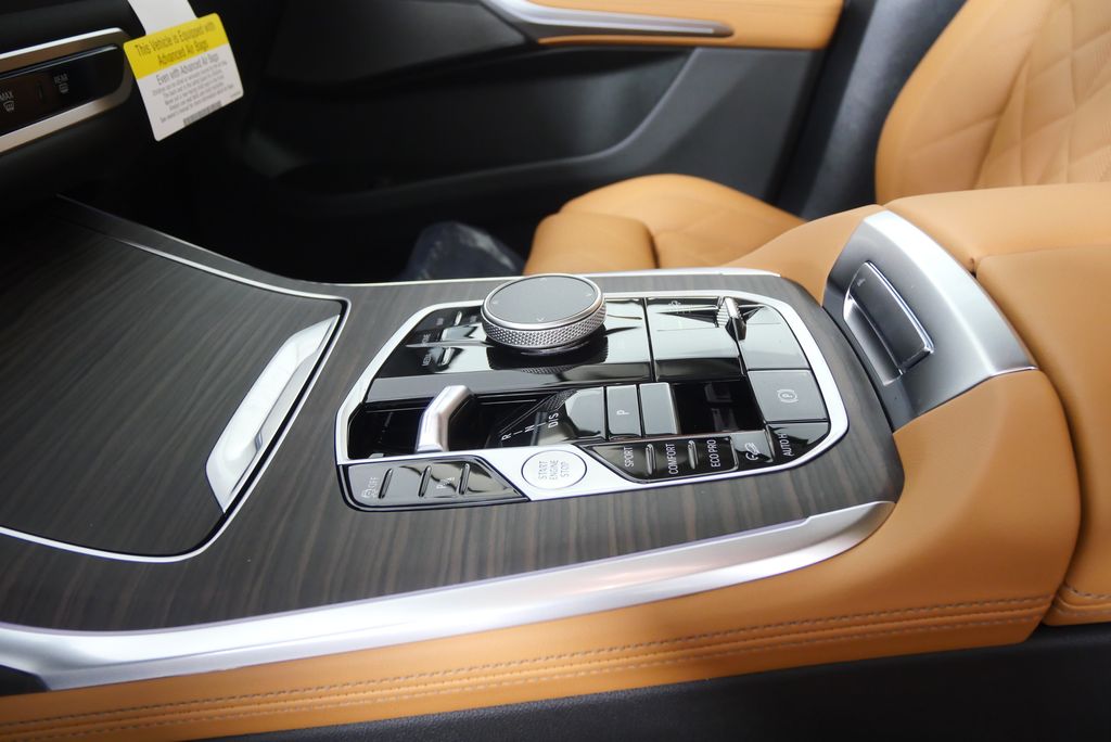 Thumbnail: 2026 BMW X7 - 23