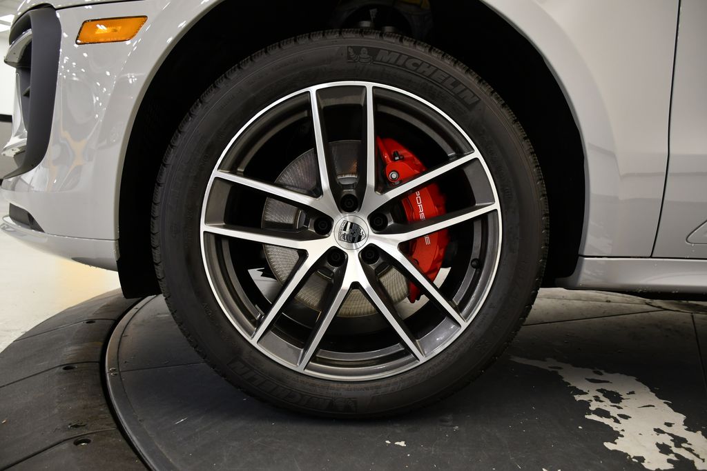 Thumbnail: 2026 Porsche Macan - 16