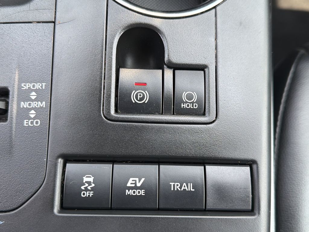 Used 2021 Toyota Highlander Hybrid SUV