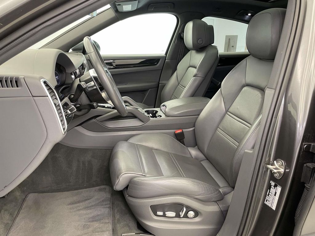 2021 Porsche Cayenne Coupe Base - 4