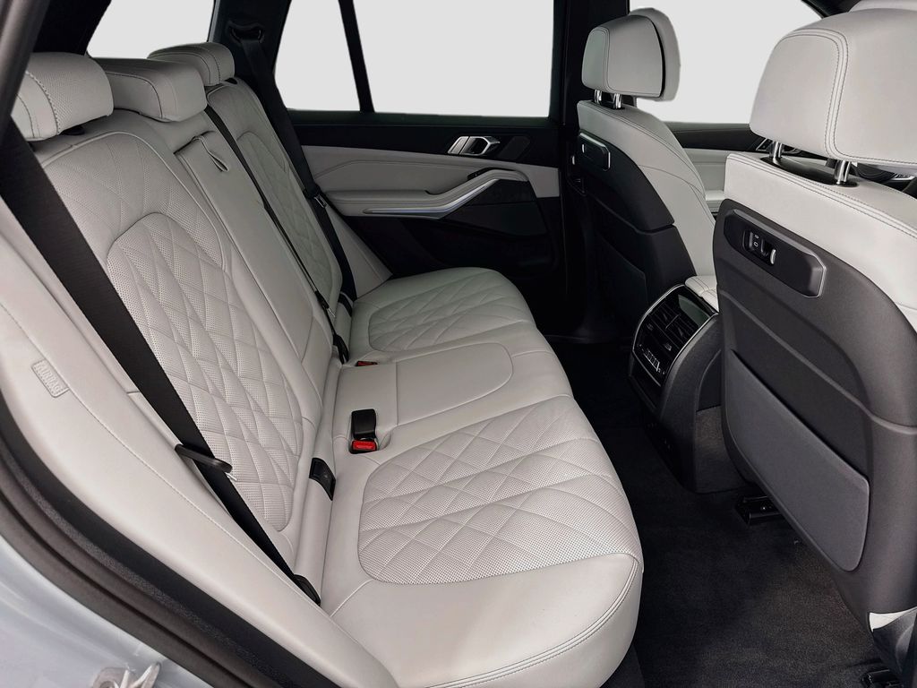 Thumbnail: 2026 BMW X5 - 21