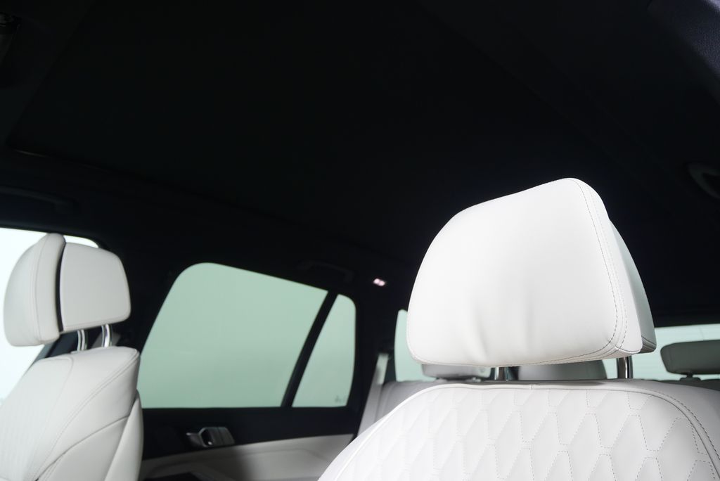 Thumbnail: 2026 BMW X5 - 11