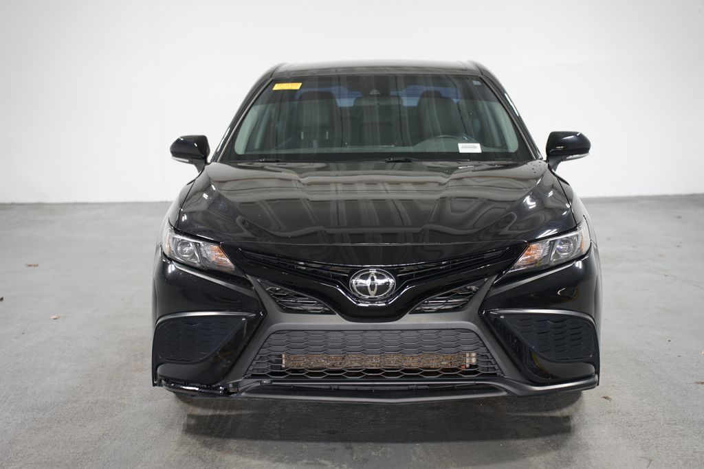 2023 Toyota Camry SE 2