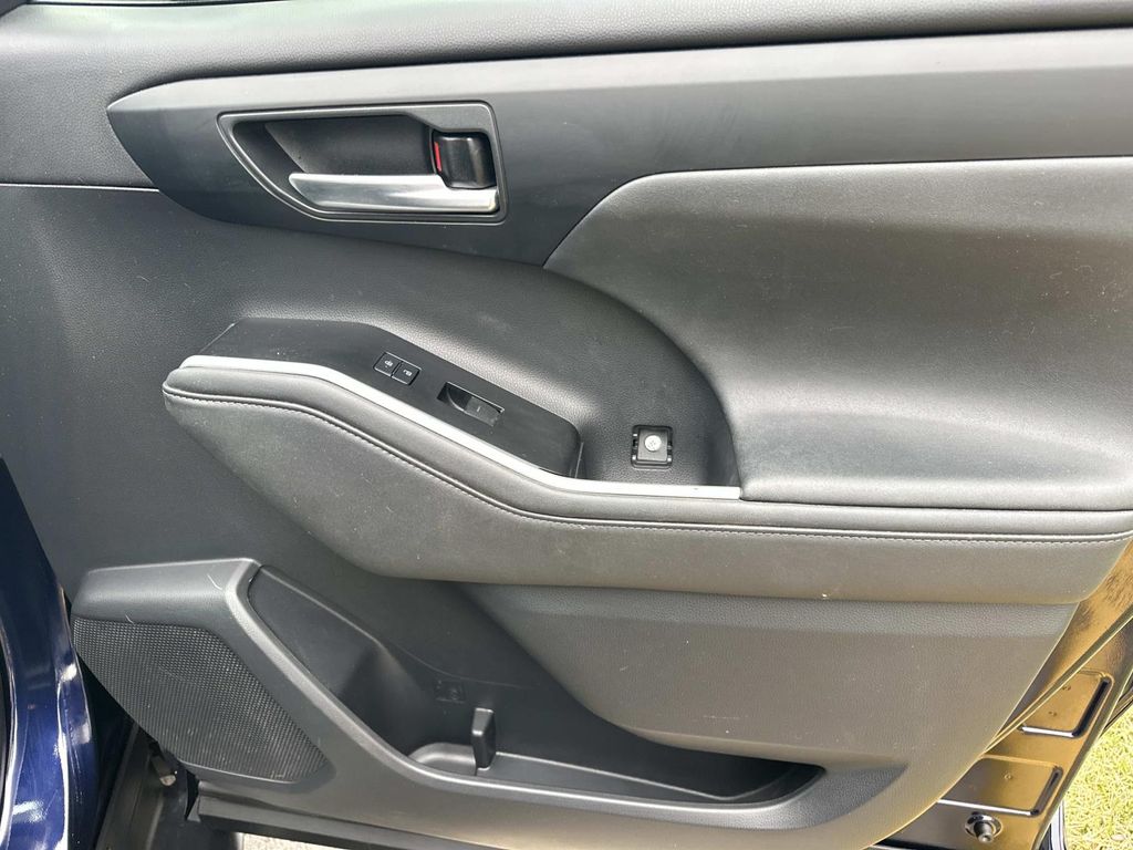 Thumbnail: 2021 Toyota Highlander - 17