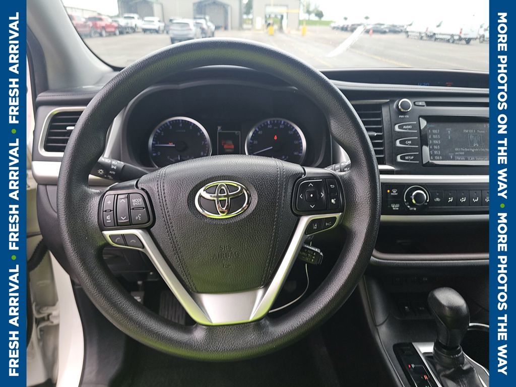 White (Blizzard Pearl) 2019 Toyota Highlander SUV / Crossover Front-Wheel Drive 8-Speed Automatic
