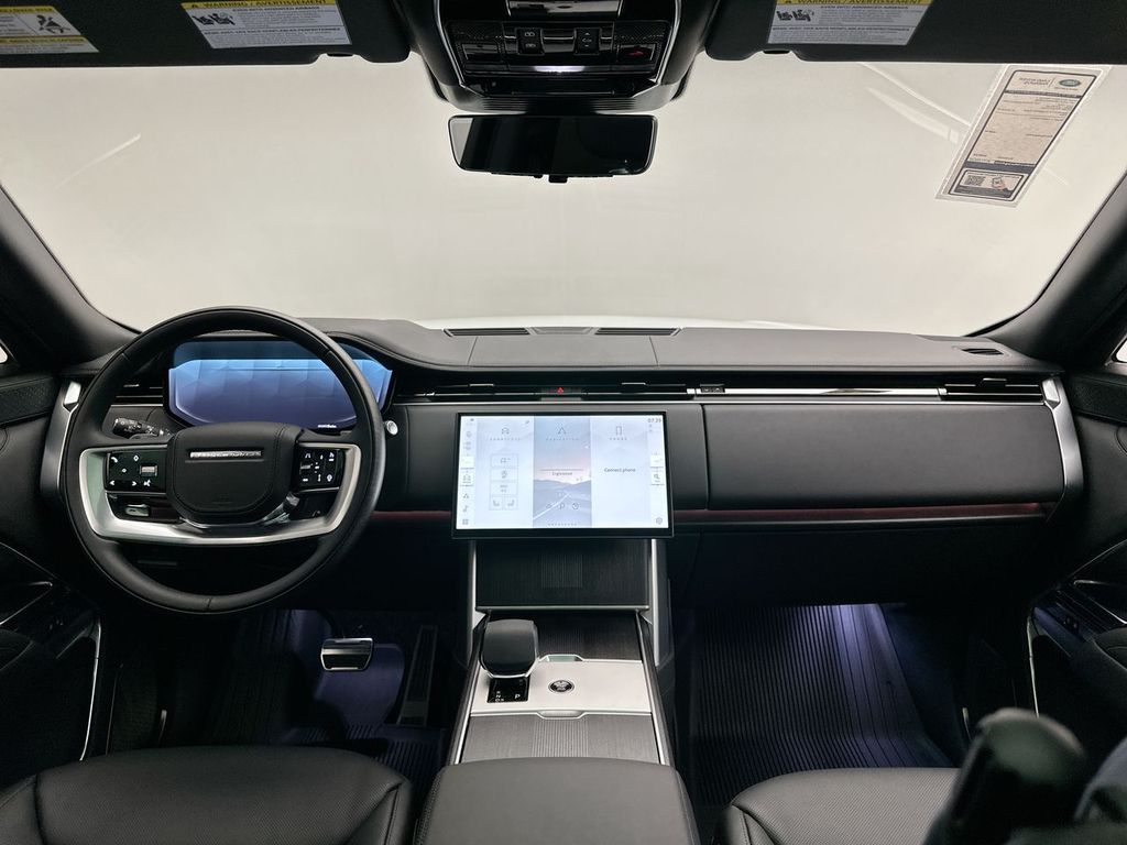2025 Land Rover Range Rover SE 9