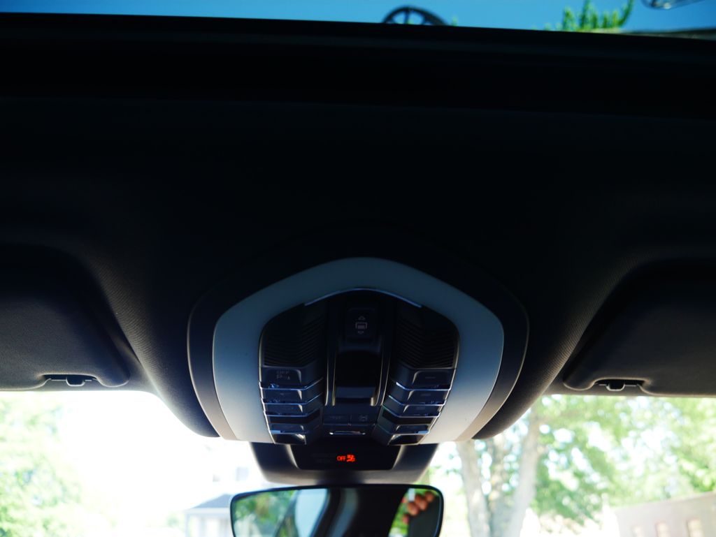 Thumbnail: 2026 Porsche Macan - 31
