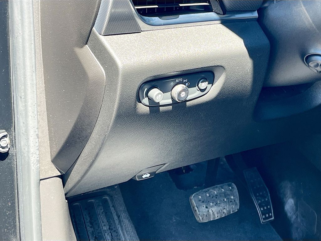 Used 2021 Black Chevrolet Premier image 10