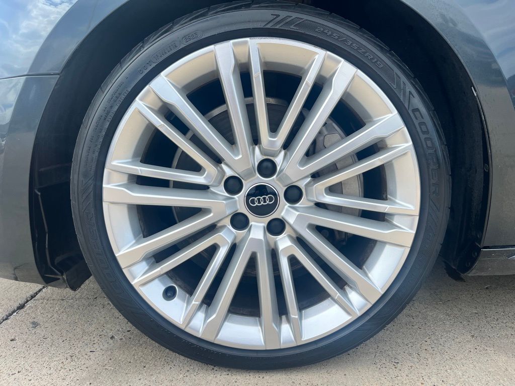Thumbnail: 2019 Audi A4 - 9