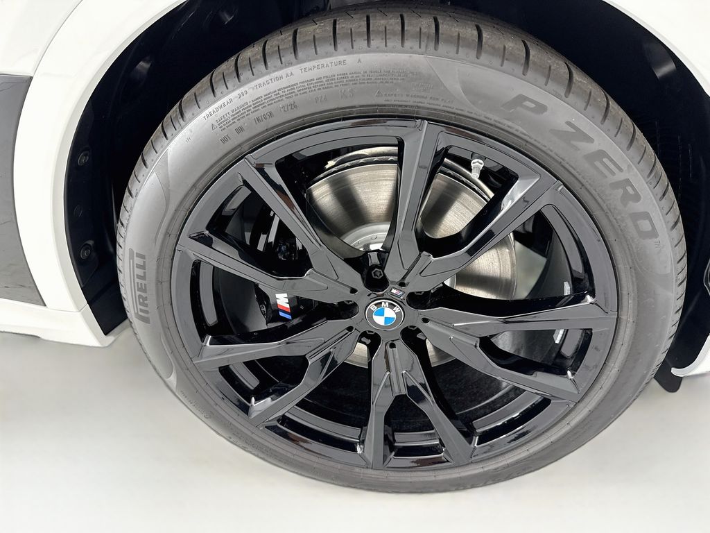 Thumbnail: 2027 BMW X7 - 32
