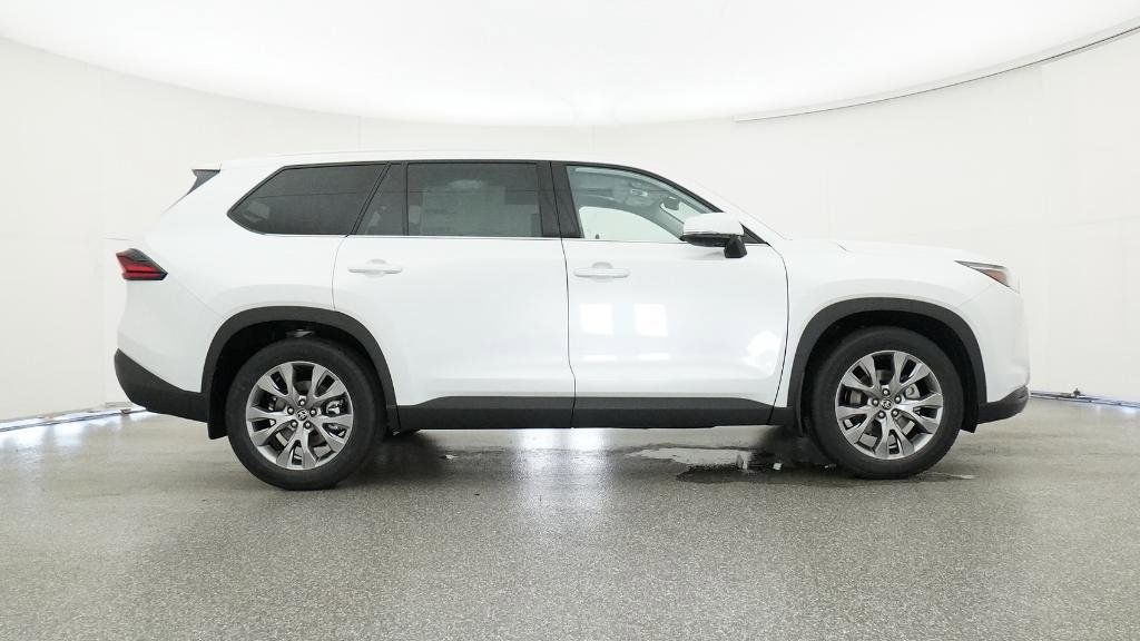 Thumbnail: 2025 Toyota Grand Highlander - 16