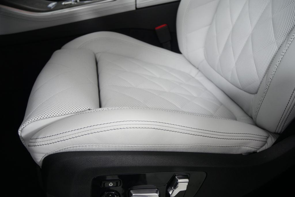 Thumbnail: 2026 BMW X5 - 9