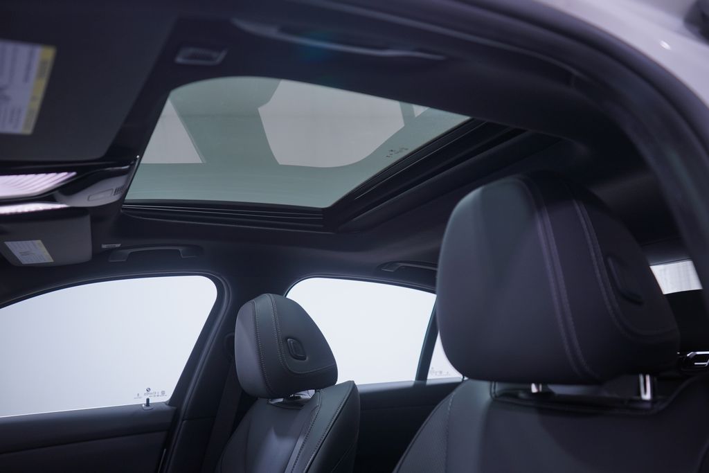 2025 BMW 3 Series 330i 8
