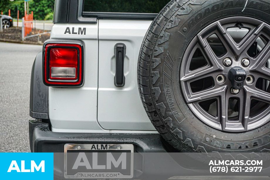 Used 2025 White Jeep Sport S image 13