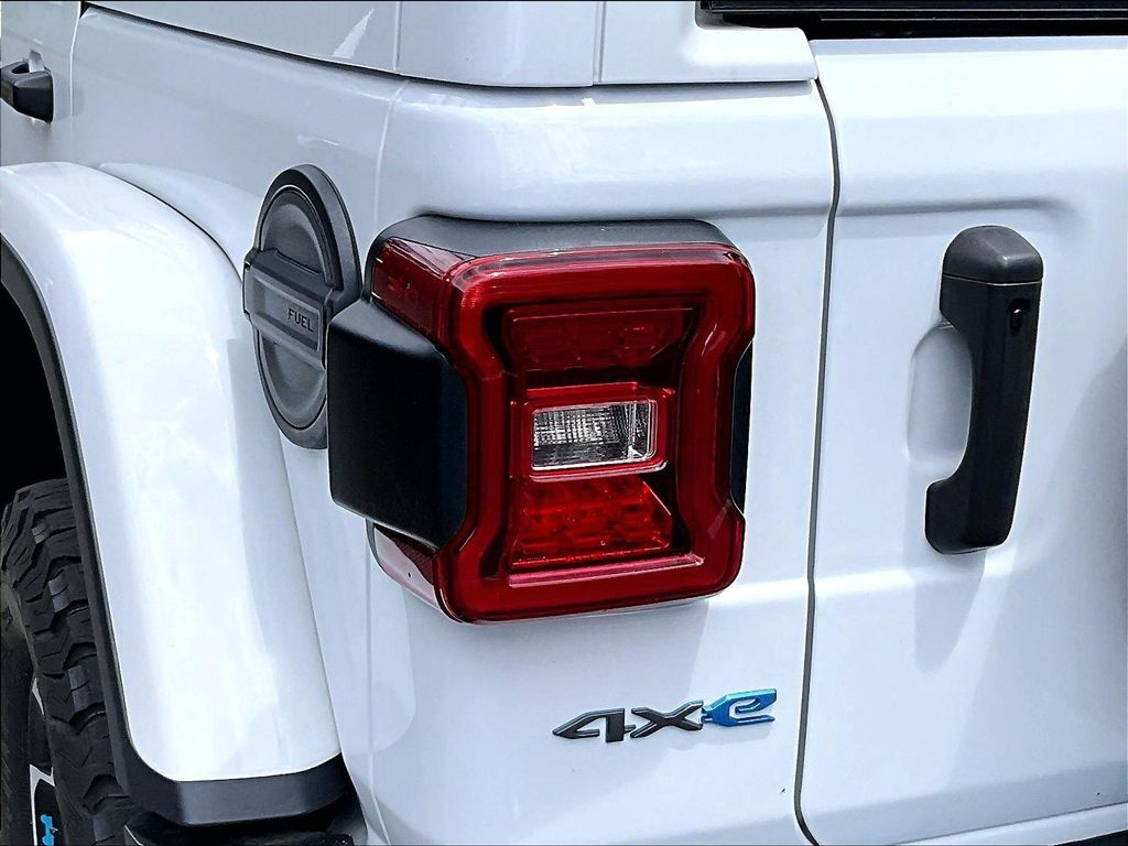 2023 Jeep Wrangler — photo 24