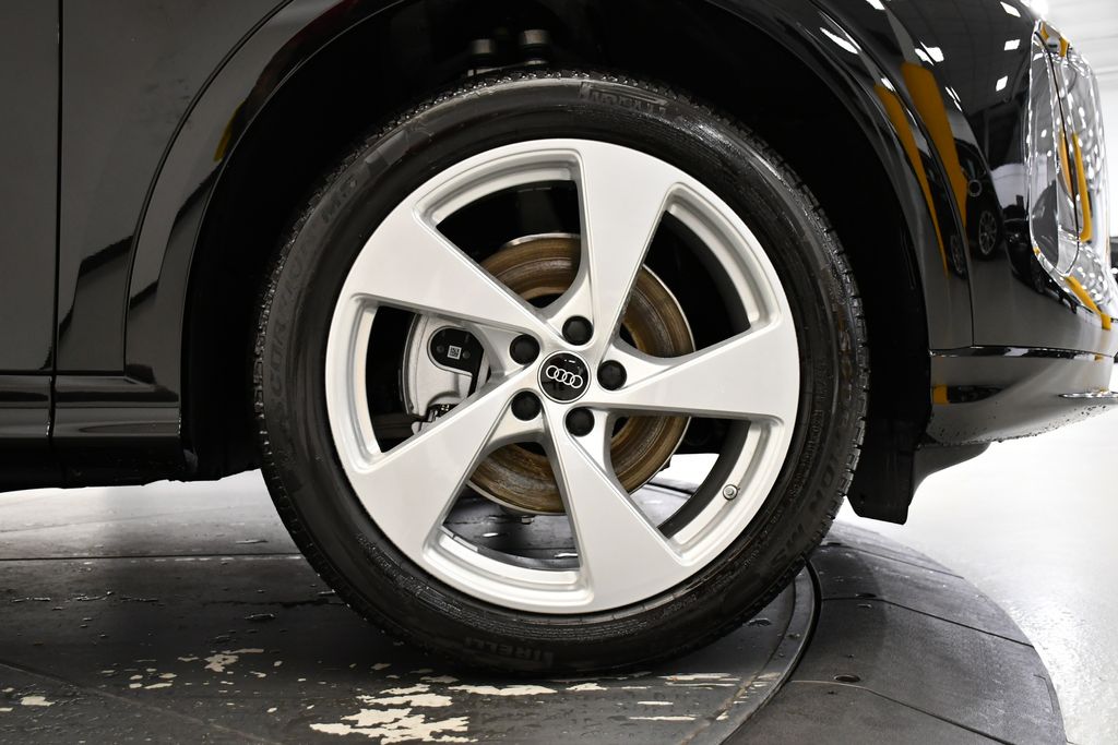 Thumbnail: 2025 Audi Q5 - 16