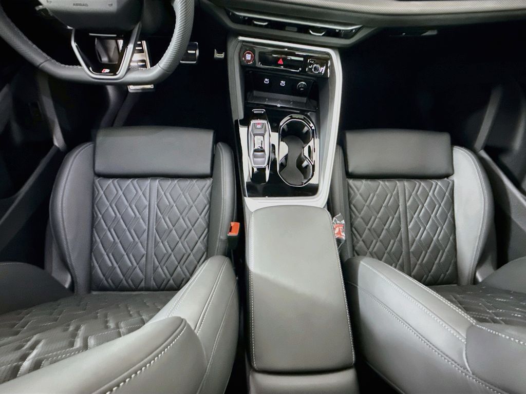 Thumbnail: 2026 Audi SQ5 - 17