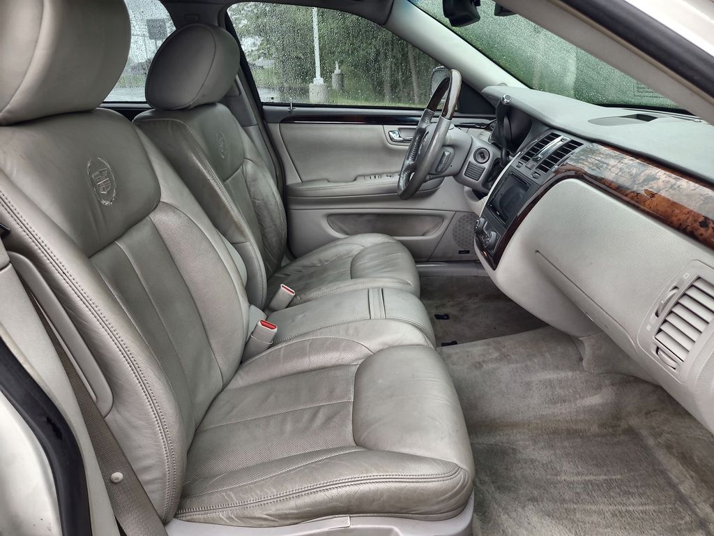 2011 Cadillac DTS Premium 6