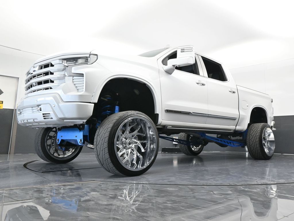 Used 2022 Iridescent Pearl Tricoat Chevrolet High Country image 76