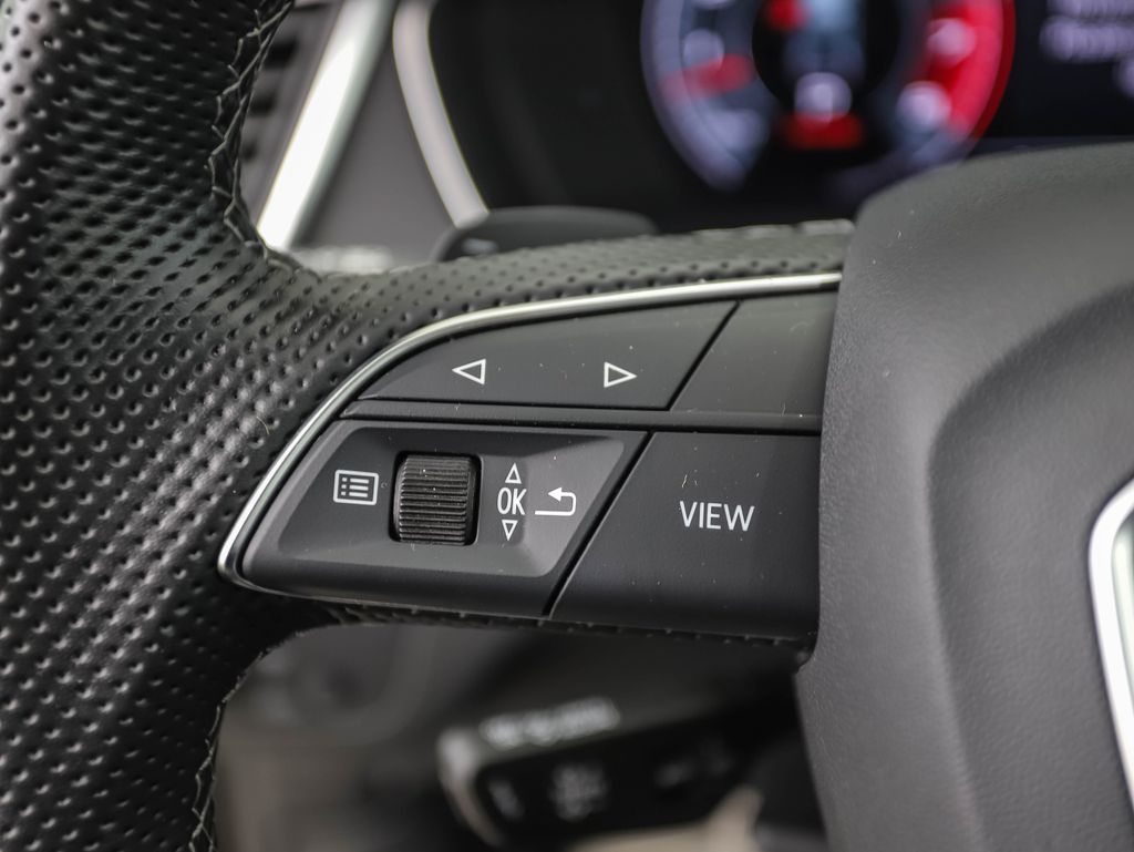 Thumbnail: 2022 Audi SQ5 - 12