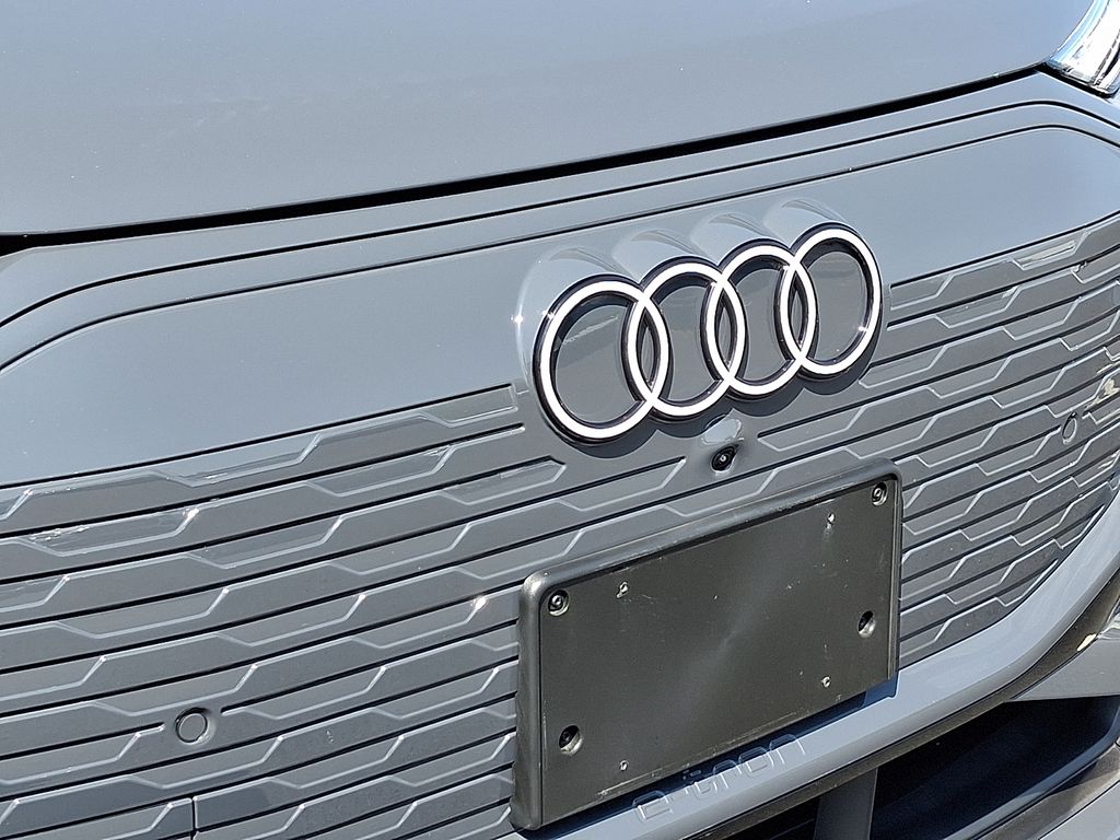 Thumbnail: 2025 Audi Q6 e-tron - 4