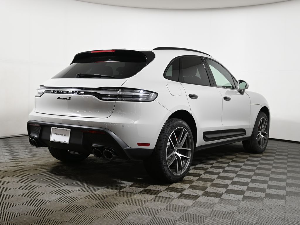 Thumbnail: 2026 Porsche Macan - 7