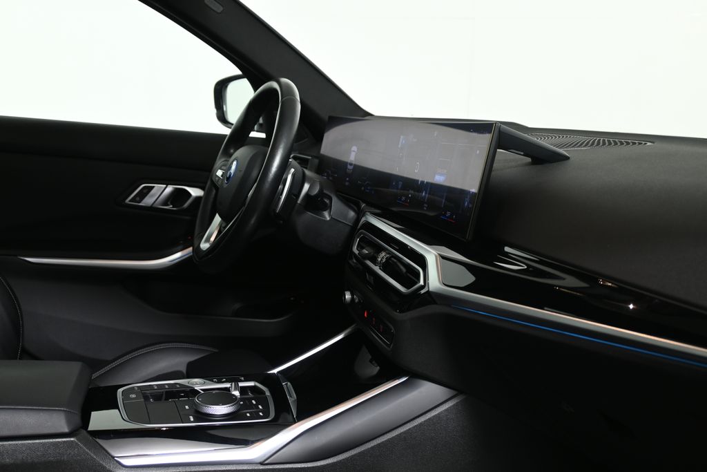 Thumbnail: 2023 BMW 3 Series - 32