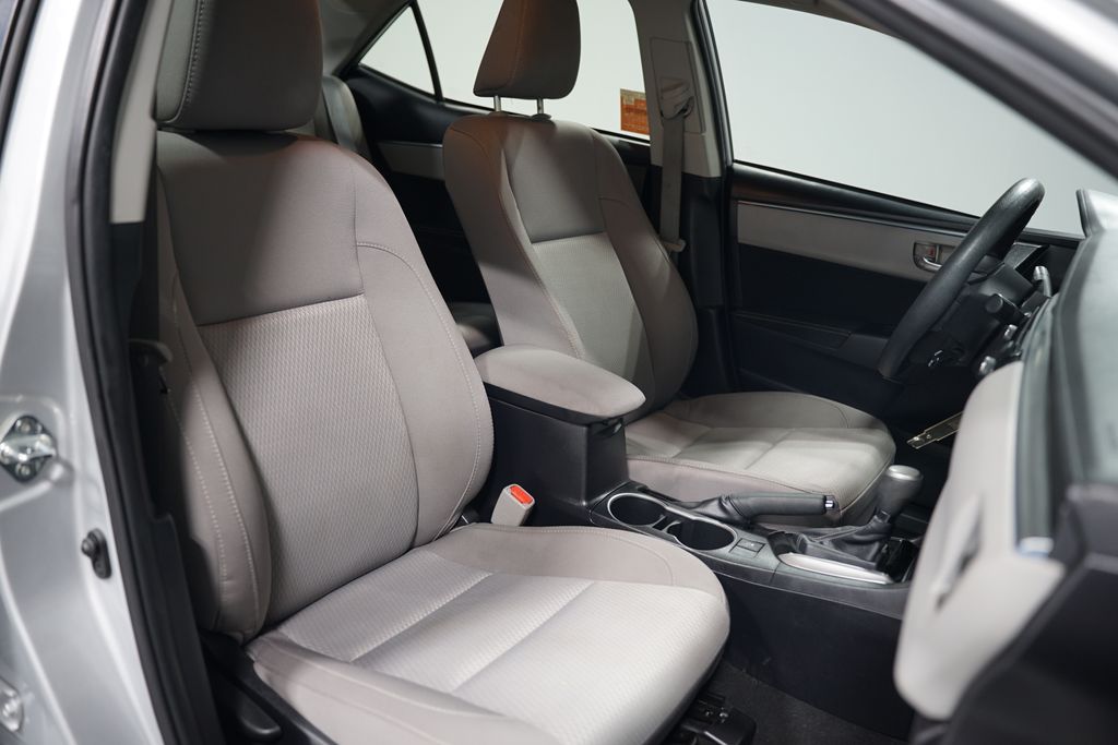 2015 Toyota Corolla LE 23