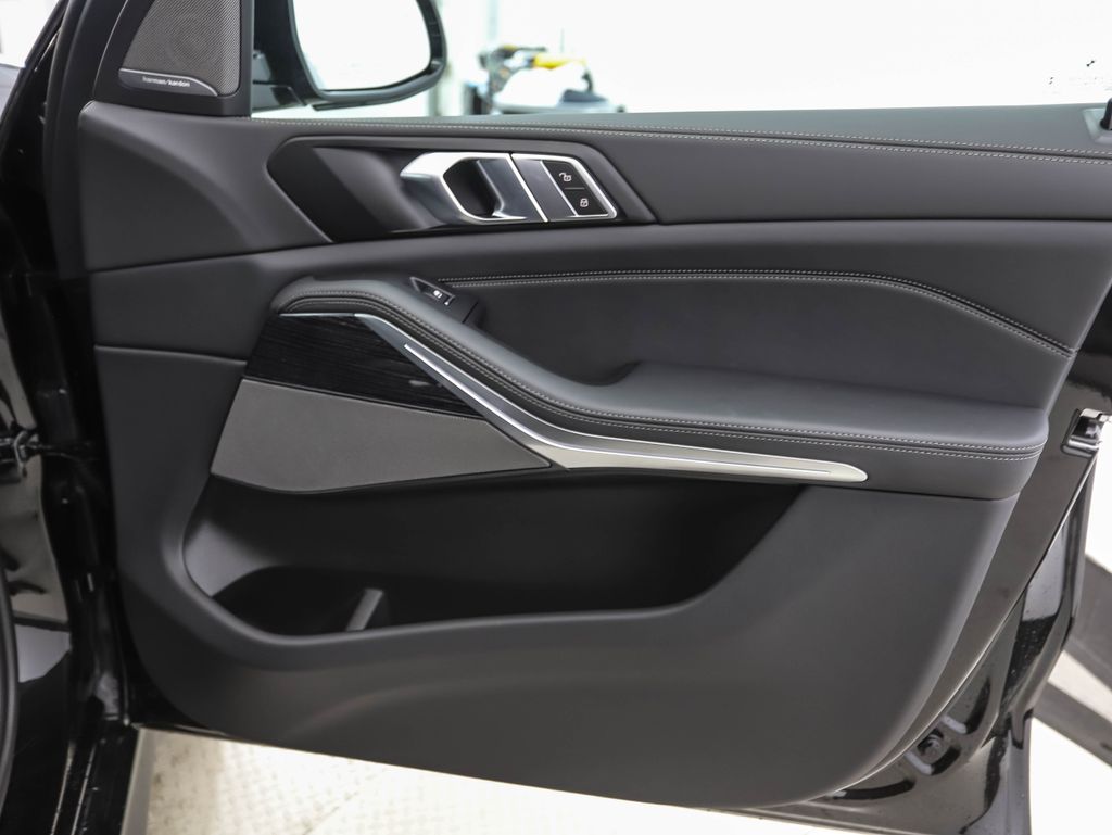 Thumbnail: 2026 BMW X5 - 30