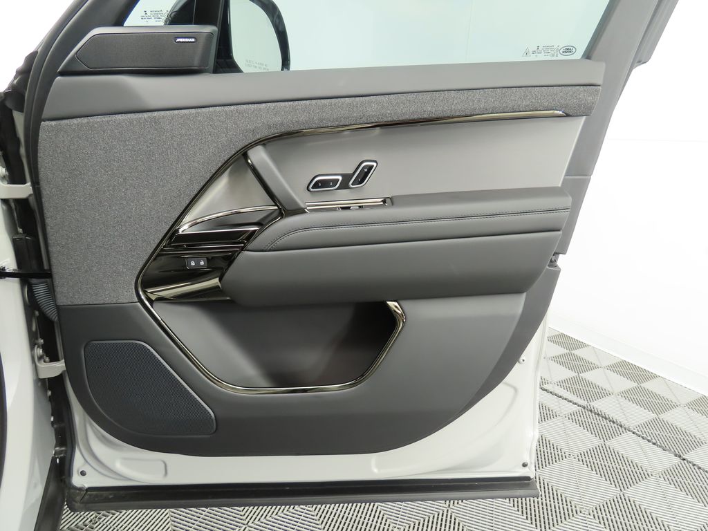 Thumbnail: 2023 Land Rover Range Rover Sport - 26
