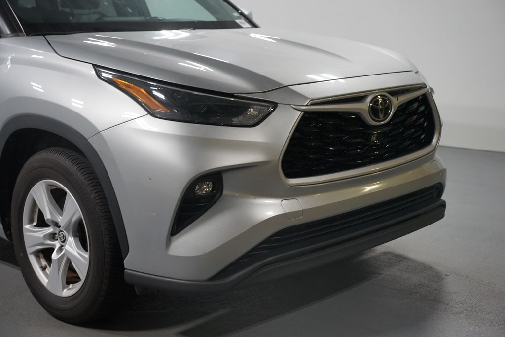 Thumbnail: 2023 Toyota Highlander - 4