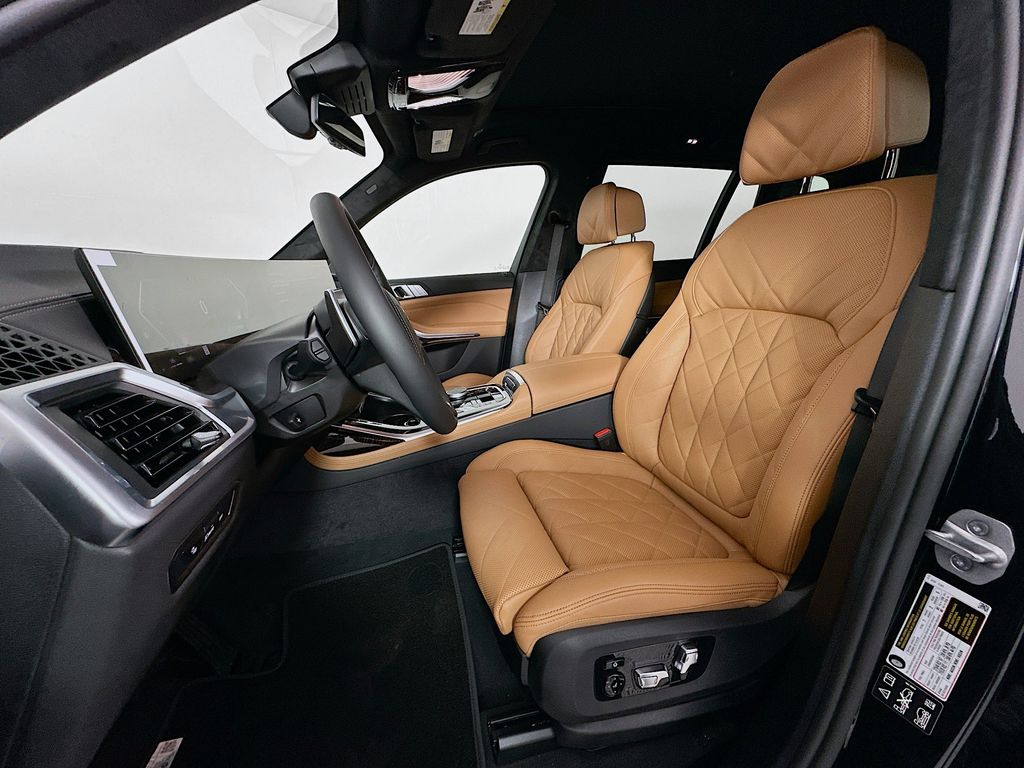 Thumbnail: 2026 BMW X7 - 16