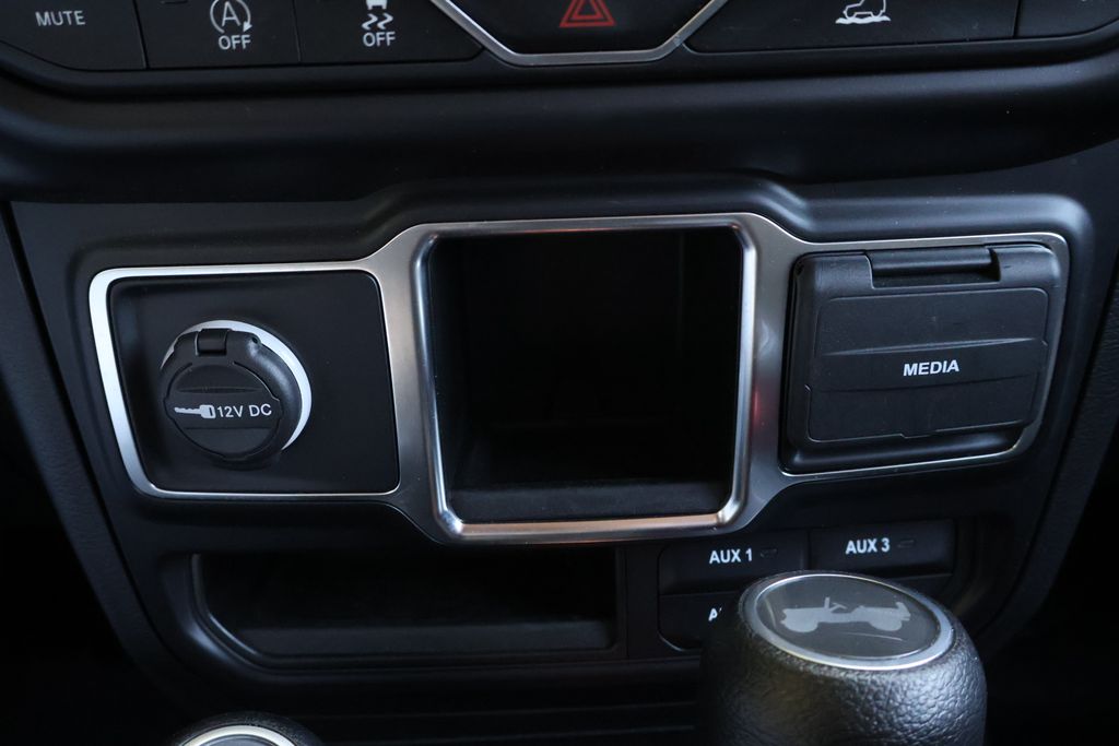 Thumbnail: 2022 Jeep Wrangler - 22