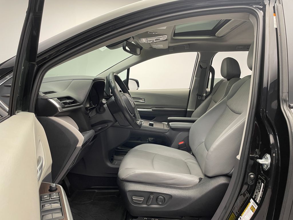 Thumbnail: 2022 Toyota Sienna - 12