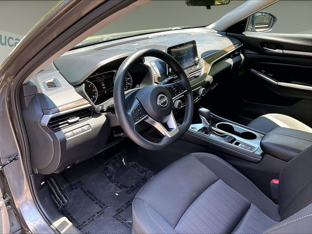 2023 Nissan Altima — photo 12