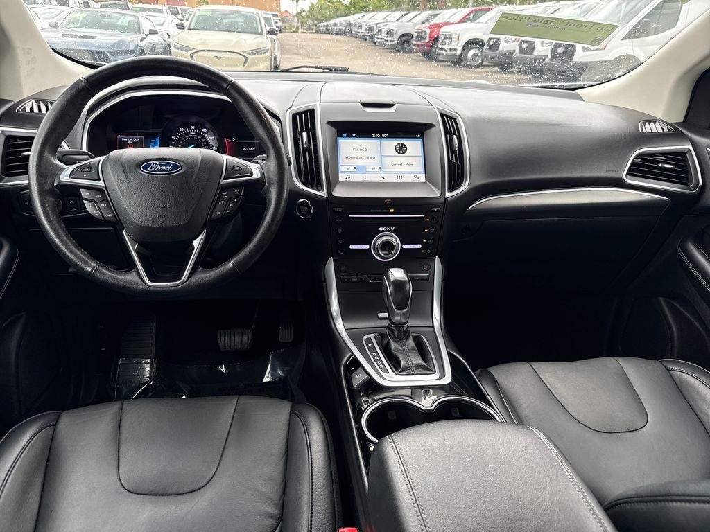 2018 Ford Edge Titanium photo 4