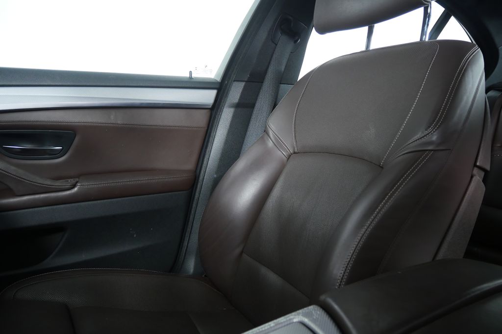 Thumbnail: 2016 BMW 5 Series - 21