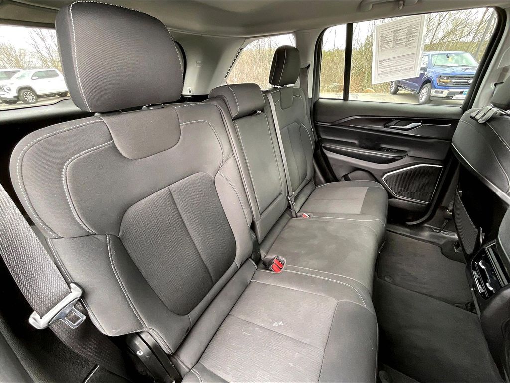 2022 Jeep Grand Cherokee — photo 15