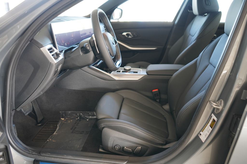 Thumbnail: 2026 BMW 3 Series - 10