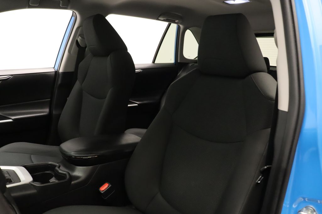 2021 Toyota RAV4 LE 13