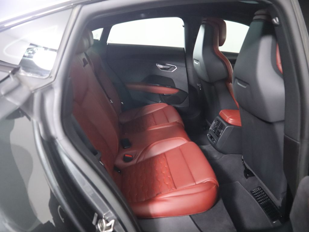 Thumbnail: 2023 Audi e-tron GT - 23