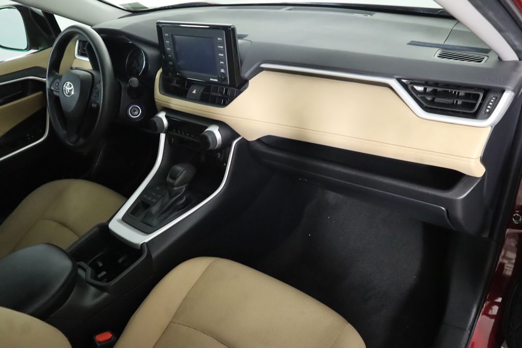2022 Toyota RAV4 LE 17