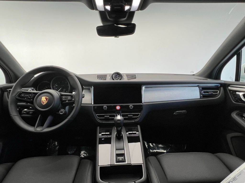 Thumbnail: 2026 Porsche Macan - 6