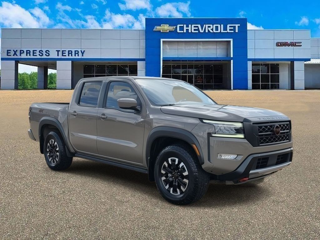 2024 Nissan Frontier PRO-4X Crew Cab 4WD