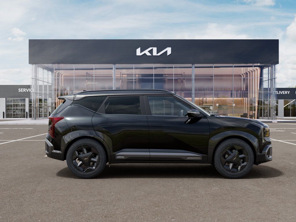 New 2027 Black Kia X-Line S image 7