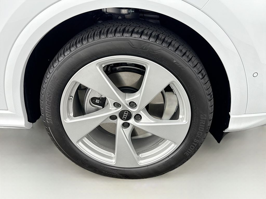 Thumbnail: 2025 Audi Q5 - 32